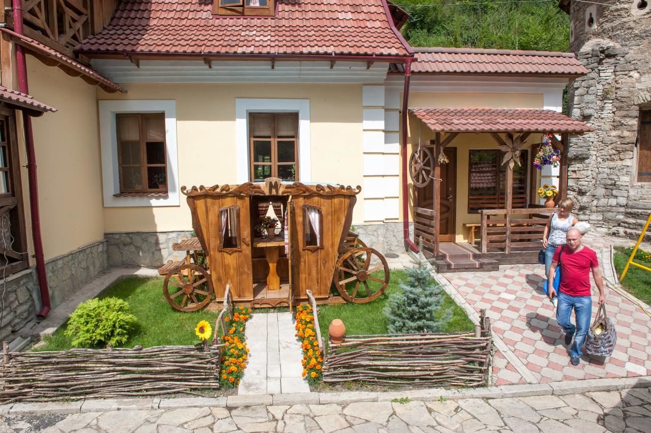 Отель Bilya Richky Hotel Каменец-Подольский